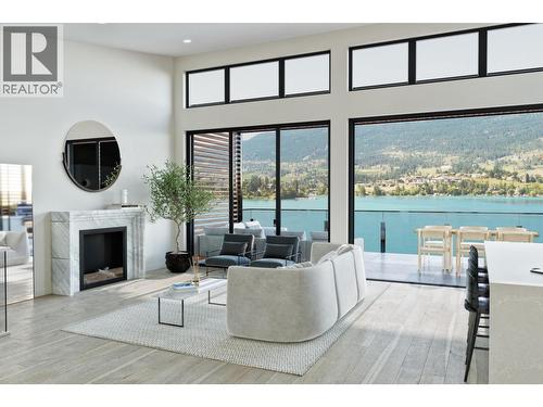 4111 Evans Road Unit# 13 Lot# 13, Lake Country, BC - Indoor Photo Showing Living Room With Fireplace