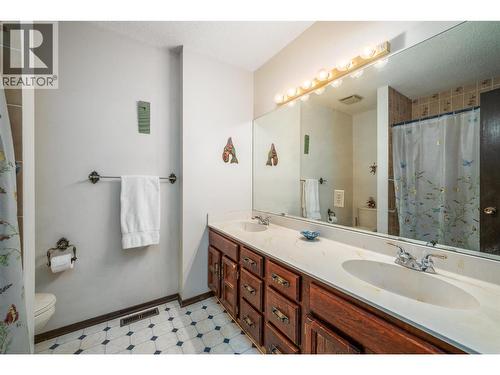2681 Abbott Street, Kelowna, BC - Indoor Photo Showing Bathroom