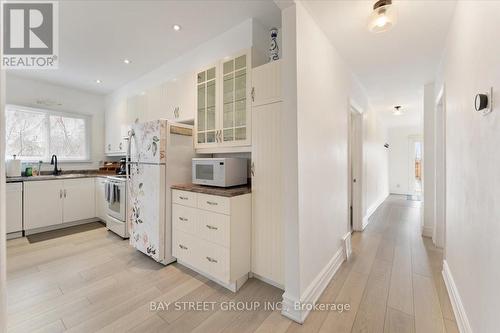 1019 Beach Boulevard, Hamilton, ON - Indoor Photo Showing Kitchen