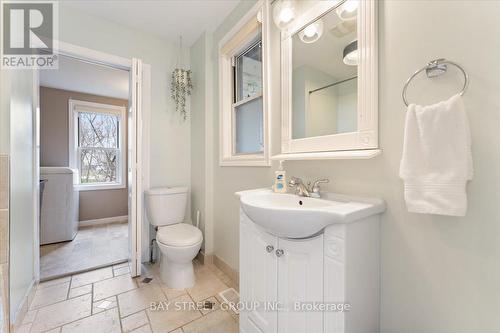 1019 Beach Boulevard, Hamilton, ON - Indoor Photo Showing Bathroom