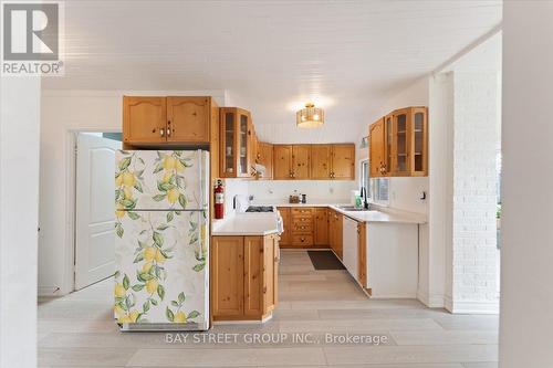 1019 Beach Boulevard, Hamilton, ON - Indoor Photo Showing Kitchen