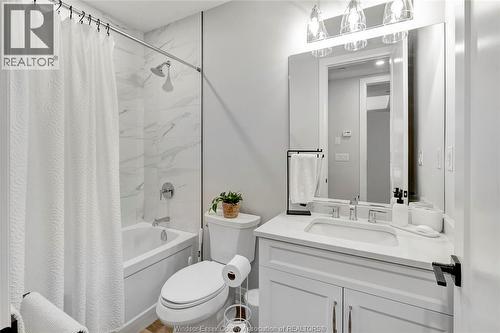1855 Wyoming Unit# 214, Lasalle, ON - Indoor Photo Showing Bathroom