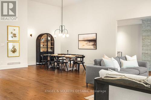 291 Billings Avenue, Ottawa, ON - Indoor Photo Showing Living Room