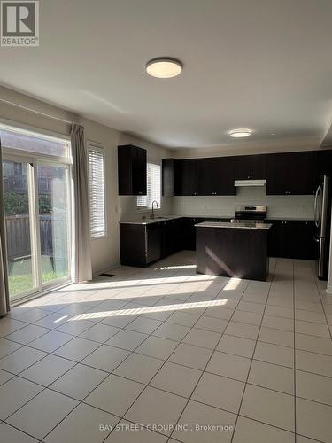1018 Wilbur Pipher Circle, Newmarket, ON - Indoor Photo Showing Kitchen