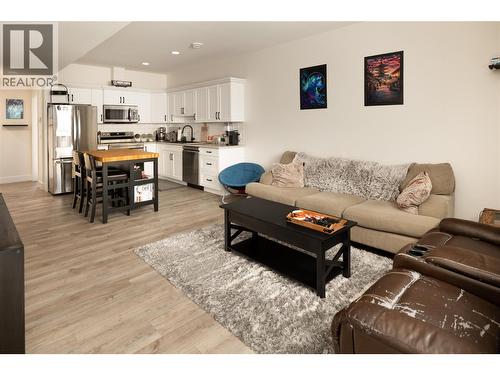 2203 Lavetta Drive, Kelowna, BC - Indoor Photo Showing Living Room