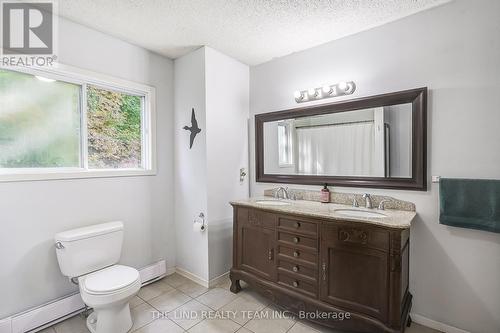 949 Raymond Road, Muskoka Lakes, ON - Indoor Photo Showing Bathroom