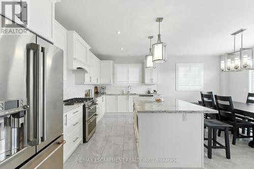 15 Robarts Drive, Hamilton, ON - Indoor Photo Showing Kitchen With Upgraded Kitchen