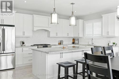 15 Robarts Drive, Hamilton, ON - Indoor Photo Showing Kitchen With Upgraded Kitchen