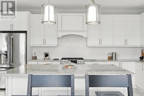 15 Robarts Drive, Hamilton, ON - Indoor Photo Showing Kitchen With Upgraded Kitchen