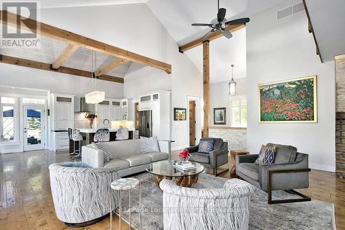 174 High Bluff Lane, Blue Mountains, ON - Indoor Photo Showing Living Room