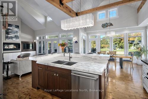 174 High Bluff Lane, Blue Mountains, ON - Indoor Photo Showing Kitchen With Double Sink