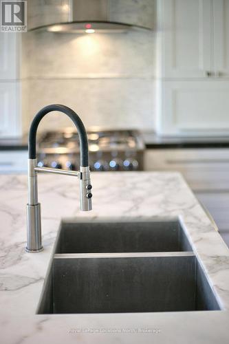 174 High Bluff Lane, Blue Mountains, ON - Indoor Photo Showing Kitchen With Double Sink