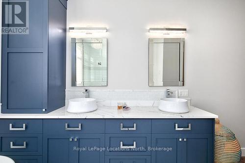 174 High Bluff Lane, Blue Mountains, ON - Indoor Photo Showing Bathroom