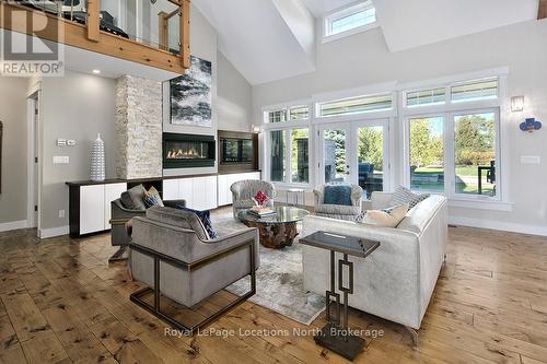 174 High Bluff Lane, Blue Mountains, ON - Indoor Photo Showing Living Room With Fireplace