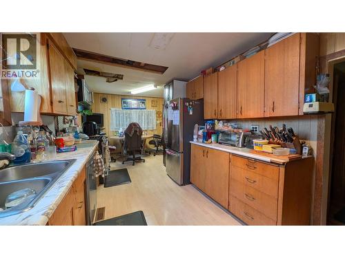 380 Bingay Street, Kimberley, BC - Indoor Photo Showing Kitchen With Double Sink