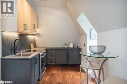 Fully self contained nanny suite with separate entrance - 