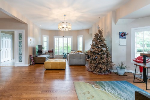 Salon - 672 Ch. Marie-Le Ber, Montréal (Verdun/Île-Des-Soeurs), QC 