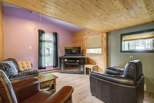 Salon - 47-4506 Route 344, Saint-Placide, QC - Indoor Photo Showing Living Room