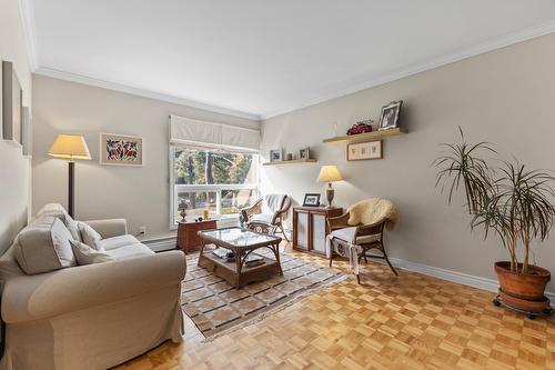 Salon - 110-11Z Boul. Kirkland, Kirkland, QC 