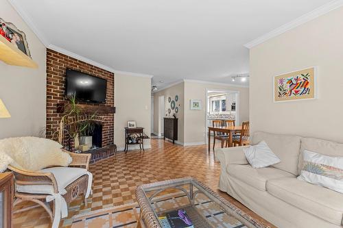 Salon - 110-11Z Boul. Kirkland, Kirkland, QC 