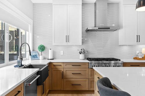 174 Echo Ridge Drive, Kelowna, BC - Indoor Photo Showing Kitchen With Upgraded Kitchen