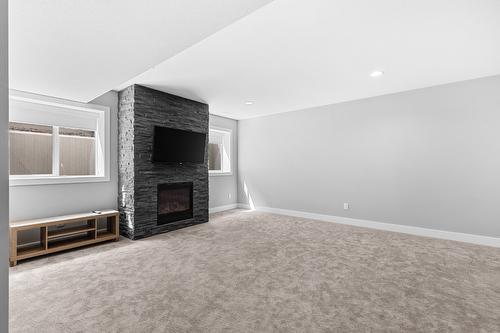174 Echo Ridge Drive, Kelowna, BC - Indoor With Fireplace