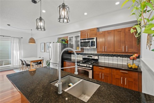 203-785 Station Ave, Langford, BC 