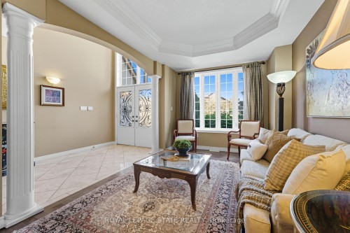 20 Lorupe Court, Hamilton, ON - Indoor Photo Showing Living Room
