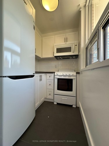 301-1500 Bathurst Street, Toronto, ON - Indoor Photo Showing Kitchen