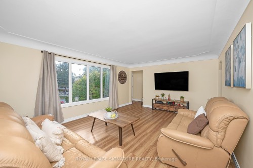 43 Lake Avenue N, Hamilton, ON - Indoor Photo Showing Living Room