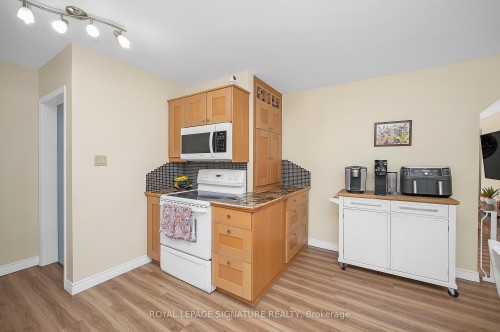 43 Lake Avenue N, Hamilton, ON - Indoor Photo Showing Kitchen