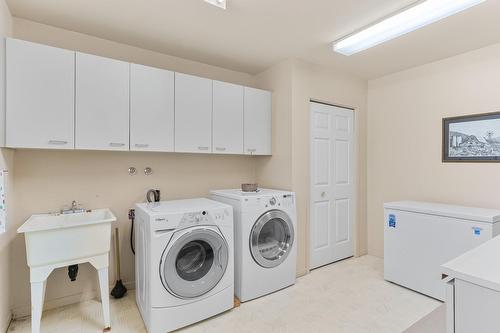 Salle de lavage - 261 Rue St-Louis, Salaberry-De-Valleyfield, QC - Indoor Photo Showing Laundry Room