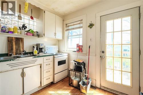1248 Bruce Avenue, Windsor, ON - Indoor Photo Showing Kitchen