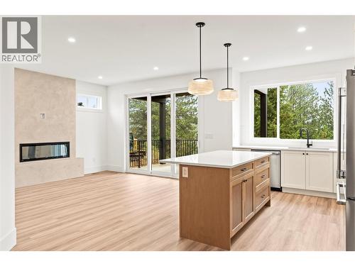 7005/7013 Manning Place, Vernon, BC - Indoor Photo Showing Kitchen