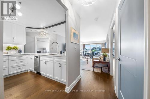 1101 - 442 Maple Avenue, Burlington, ON - Indoor Photo Showing Kitchen With Upgraded Kitchen