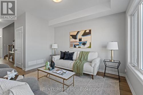 210 Wellandvale Drive, Welland (N. Welland), ON - Indoor Photo Showing Living Room