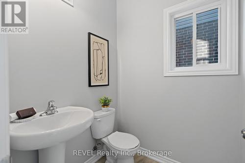 210 Wellandvale Drive, Welland (N. Welland), ON - Indoor Photo Showing Bathroom