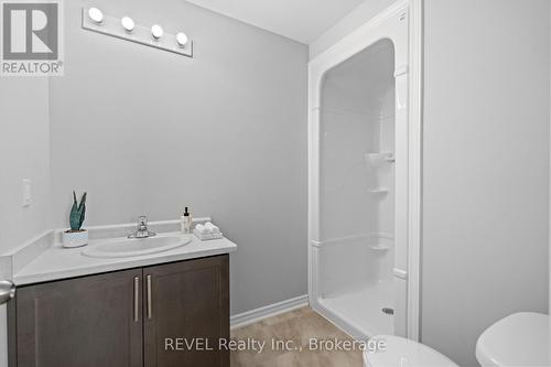 210 Wellandvale Drive, Welland (N. Welland), ON - Indoor Photo Showing Bathroom