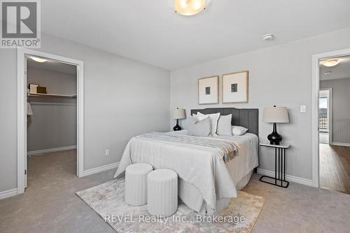210 Wellandvale Drive, Welland (N. Welland), ON - Indoor Photo Showing Bedroom