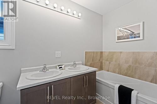 210 Wellandvale Drive, Welland (N. Welland), ON - Indoor Photo Showing Bathroom