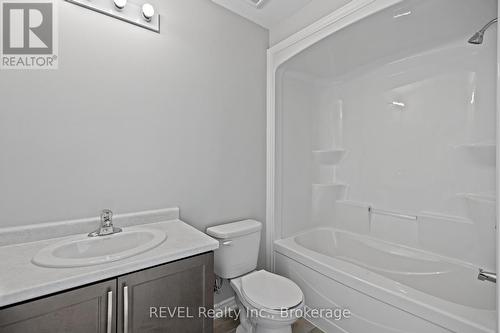 210 Wellandvale Drive, Welland (N. Welland), ON - Indoor Photo Showing Bathroom