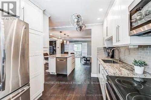 37 - 6855 Glen Erin Drive, Mississauga, ON - Indoor Photo Showing Kitchen With Stainless Steel Kitchen With Upgraded Kitchen