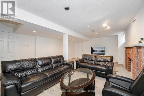 1431 Harmsworth Square, Oakville, ON - Indoor Photo Showing Living Room