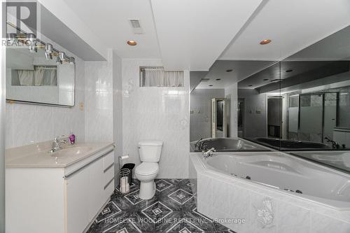 1431 Harmsworth Square, Oakville, ON - Indoor Photo Showing Bathroom