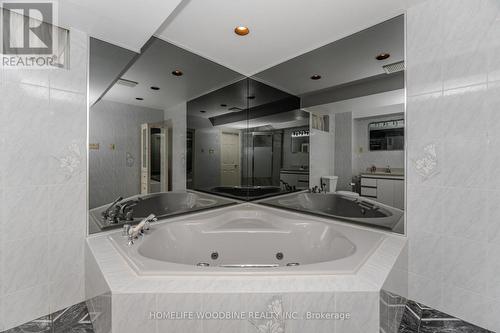 1431 Harmsworth Square, Oakville, ON - Indoor Photo Showing Bathroom