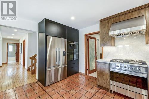 9 Foresthill Crescent, Pelham, ON - Indoor Photo Showing Kitchen With Upgraded Kitchen