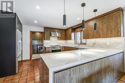9 Foresthill Crescent, Pelham, ON - Indoor Photo Showing Kitchen With Upgraded Kitchen