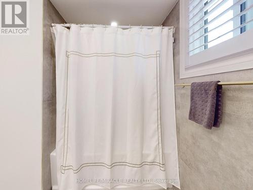 2148 Kedron Street, Oshawa, ON - Indoor Photo Showing Bathroom