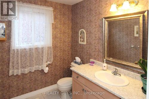 233 Odette Road, Peterborough (Monaghan Ward 2), ON - Indoor Photo Showing Bathroom