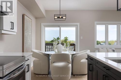 4061-1 Fracchioni Drive, Lincoln, ON - Indoor Photo Showing Kitchen